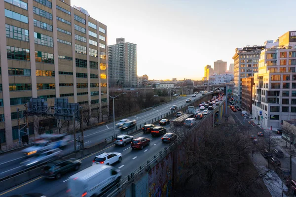 Autostrada Vista Dall Alto Con Passaggio Auto Edifici Lontananza Guida — Foto Stock