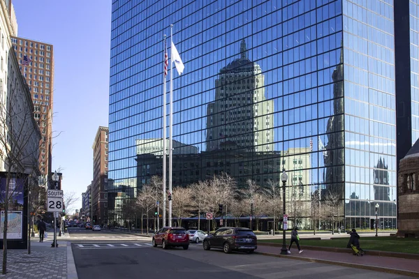 보스턴 2021 사무실 유리창에 반사된 보스턴의 Center Boston Boylston Street — 스톡 사진