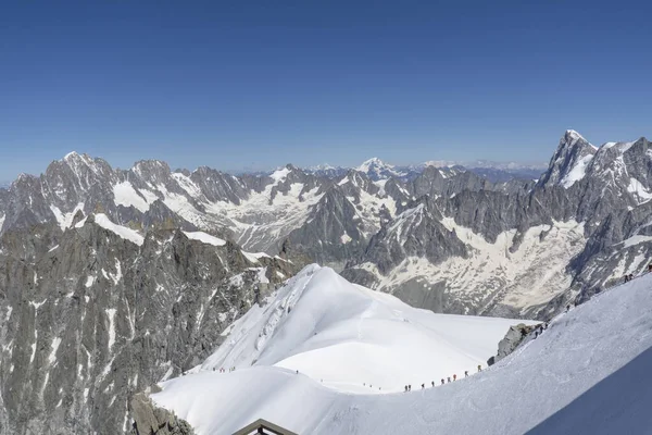 Uma Vista Panorâmica Dos Alpes Europeus Num Dia Ensolarado Monte — Fotografia de Stock