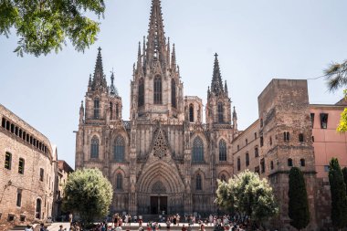 Barselona, İspanya - 22 Temmuz 2024, Kutsal Haç Kilisesi Bazilikası ve Barselona Gotik Bölgesi 'nde yer alan Santa Eulalia