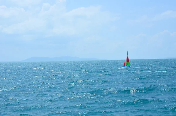 Segelboot im Wind — Stockfoto