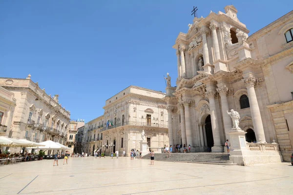 Syracuse, Sicilya 'da Arşimet' in doğduğu şehir. Antik çağların kalıntılarıyla bilinir. Burada Ortigia yarımadasındaki Duomo, şehir merkezidir..