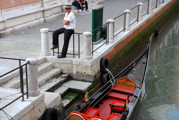 Canais Veneza São Animados Por Gôndolas Barcos Balsas São Cenário — Fotografia de Stock