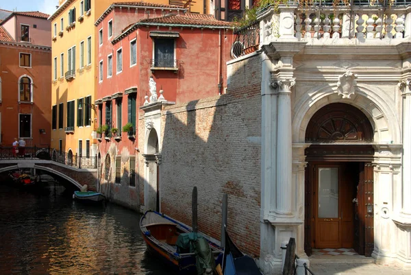 Venecia Está Llena Rincones Maravillosos Agradable Descubrir Los Antiguos Canales — Foto de Stock