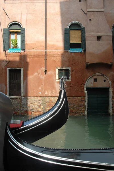 Los Canales Venecia Están Animados Por Góndolas Barcos Ferries Son — Foto de Stock