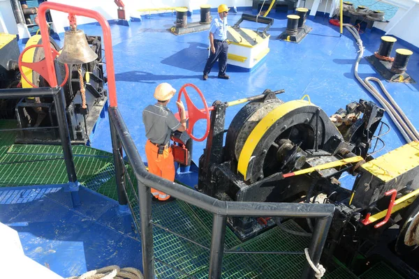  Büyük ticaret gemileri ve lüks yolcu gemileri okyanuslara açılır ve limanlarda konuşlanır..