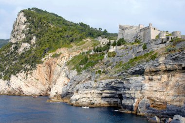 Doria Kalesi, Porto Venere 'in deniz kıyısındaki köyüne bakan kayalık tepede bulunan bir kaledir.. 