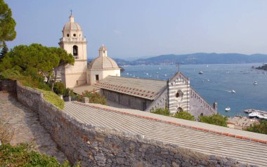 Eskiden San Lorenzo kilisesi olan Madonna Bianca 'nın mabedi Porto Venere belediyesinde bulunan bir Katolik dini binasıdır.