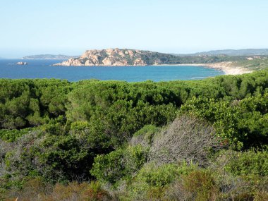    Cala Corsara, Maddalena takımadasındaki Spargi adasında yer almaktadır. Dört kumsal güzel kumdan bir cennettir..                            