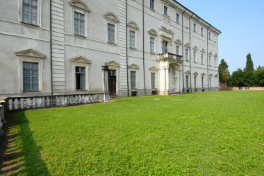 Govone kalesi 1792 'den 1870' e kadar Savoy konutlarından biriydi. 1997 'den beri Savoy konutlarının UNESCO sahasının bir parçasıdır. Şimdilerde belediye binası olarak kullanılıyor.