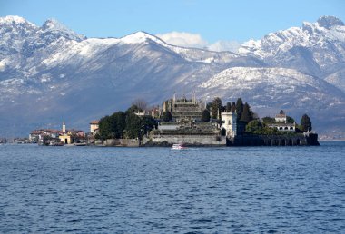 Isola Bella, Maggiore Gölü 'nün Borromean adalarından biridir. Yakınlarda balıkçılar adası ve ana ada var. Stresa 'nın önündeki cennetin tüm köşeleri Piedmont ve Lombardy arasında..