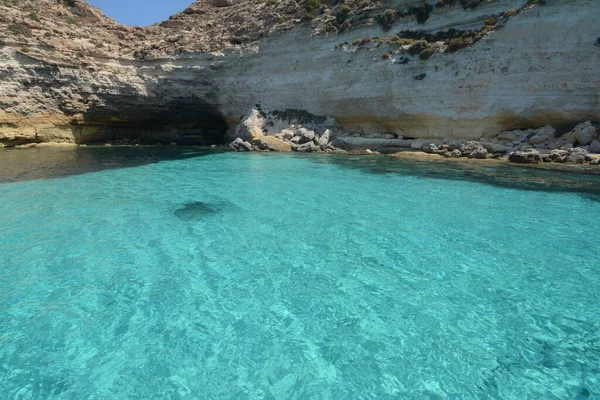 Прозрачная Голубая Вода Море Лампедузы Пляже Кроликов Острова Пелажи Самая — стоковое фото