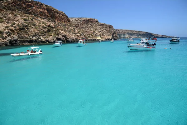 Tavşanların Plajındaki Lampedusa Denizi Nde Şeffaf Mavi Pelagie Adaları Talya — Stok fotoğraf