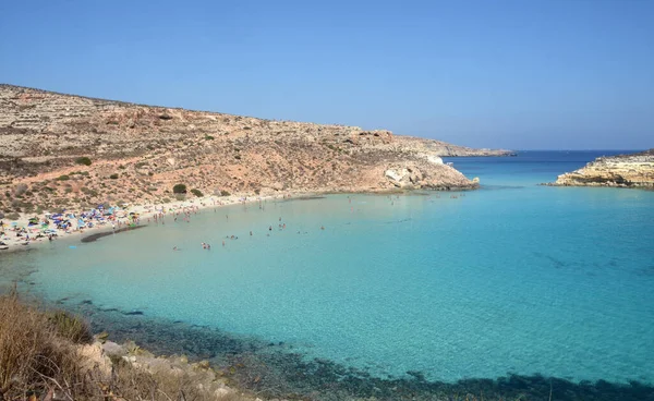 Água Transparente Azul Mar Lampedusa Praia Dos Coelhos Ilhas Pelagie — Fotografia de Stock