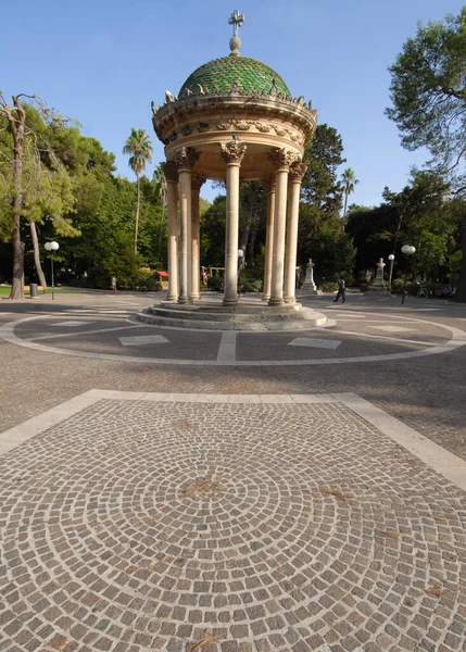 Parte Central Villa Comunale Lecce Uma Banca Circular Vestíbulo Usado — Fotografia de Stock