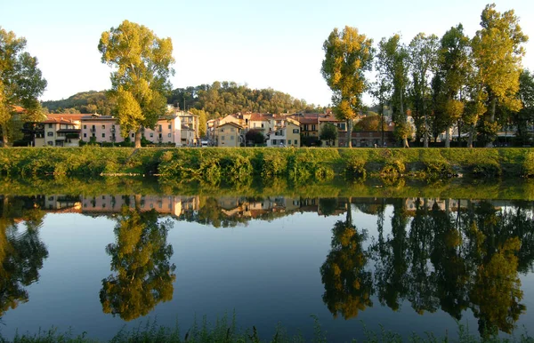 River Turin Photographed Murazzi River Paddling Canoeists Who Sail Hill — Stock Photo, Image