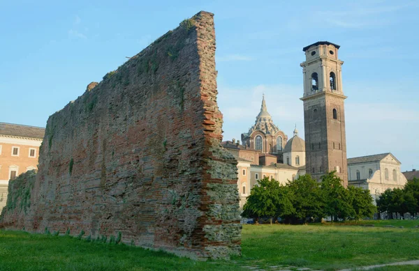 Das Muralhas Romanas Das Portas Palatinas Panorama Catedral Sua Torre — Fotografia de Stock