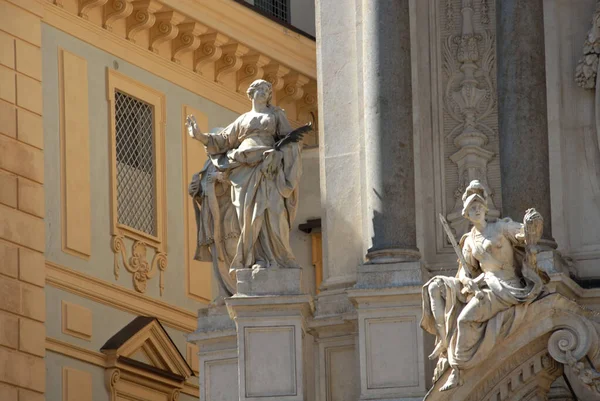 Dettagli Della Chiesa Santa Cristina Torino Con Sue Bellissime Statue — Foto Stock