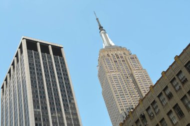 Yüzyılı aşkın bir süredir, New York 'taki ünlü gökdelenler çelik ve cam gibi muhteşem yaratıklarla New York' un hikayesini anlatıyorlar..