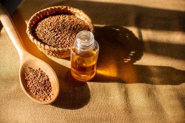 Keten tohumu yağıyla klasik kırsal illüstrasyon, masa örtülü kahverengi bir masada keten tohumu..