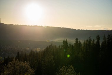 Güneşin altında güzel bir manzara