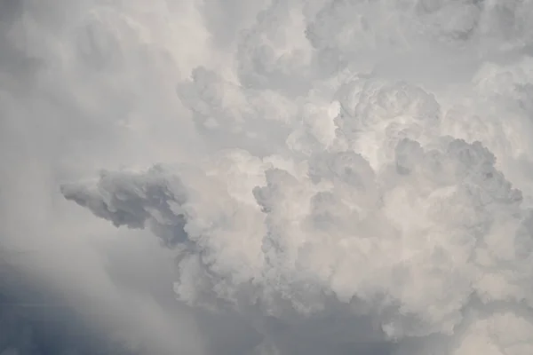 Puha fehér felhők. Koncepció: szabadság, gyakoriság, szellős, hangulatos Stock Kép