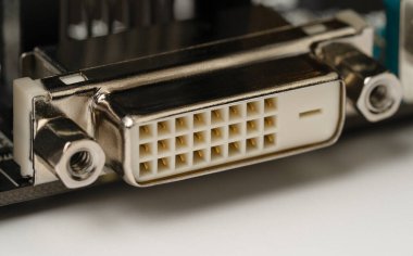 Arka anakart panelinde DVI dijital video sinyal çıkışı bağlantısıName