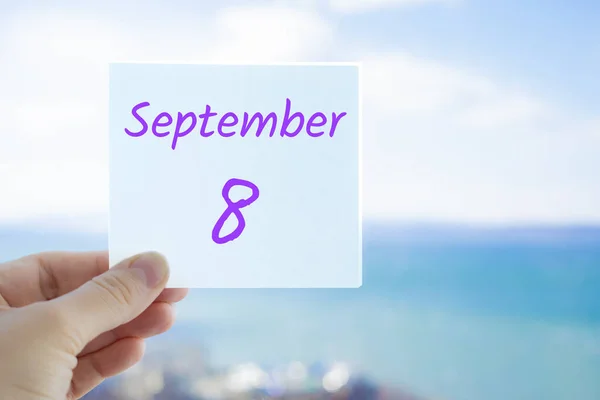 September Hand Vasthouden Sticker Met Tekst September Wazige Achtergrond Van — Stockfoto