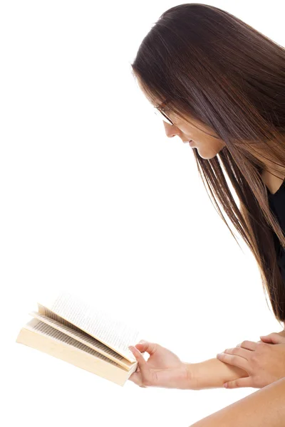 Joven hermosa mujer leyendo un libro Imágenes de stock libres de derechos