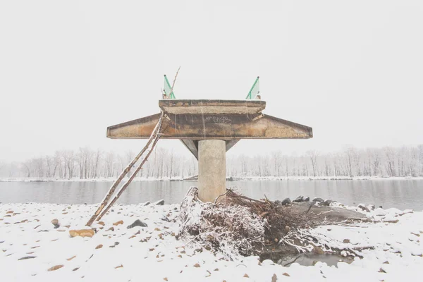 Front View of a Damaged Bridge — Stock Photo, Image