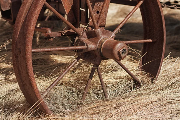 Wagon Wheel w słomy — Zdjęcie stockowe