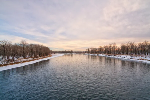 Schemering op de rivier Bow — Stockfoto