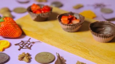 Çikolata tartlets ve dekorasyon