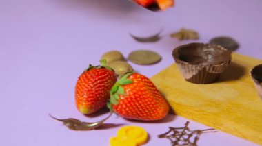 Çikolata tartlets ve dekorasyon