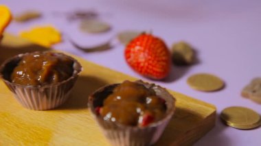 Çikolata tartlets ve dekorasyon