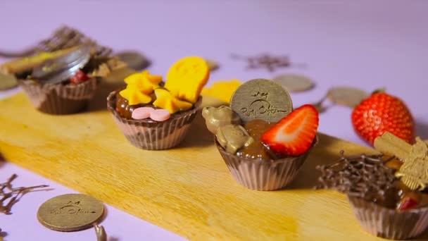 The decoration of chocolate tartlets — Stock Video