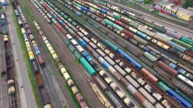 Bir sürü demiryolu hatları ve yük trenleri, demiryolu yük marshalling yard, Rus Demiryolları demiryolu yard.