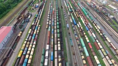 Bir sürü demiryolu hatları ve yük trenleri, demiryolu yük marshalling yard, Rus Demiryolları demiryolu yard.