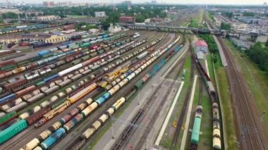 Bir sürü demiryolu hatları ve yük trenleri, demiryolu yük marshalling yard, Rus Demiryolları demiryolu yard.