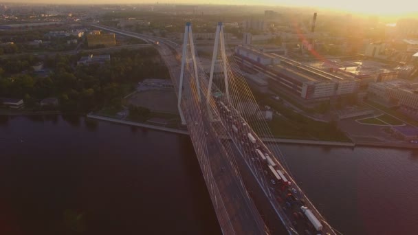 Die Schrägseilbrücke bei Sonnenuntergang — Stockvideo