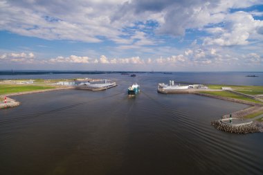 Kargo gemisi baraj kadeh girer