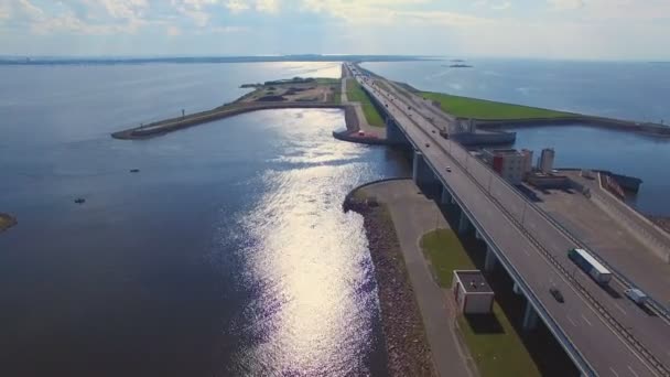 Vista aérea da barragem em Kronshtadt — Vídeo de Stock