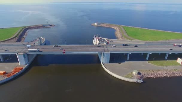 Vue aérienne du barrage de Kronshtadt — Video