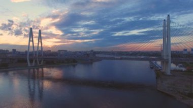 Neva Nehri Askılı köprünün güzel havadan görünümü