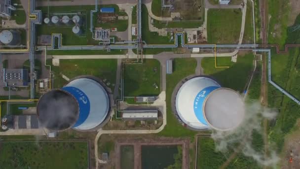 Вид с воздуха на электростанцию — стоковое видео