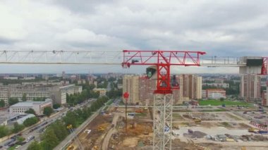 bir inşaat vinç havadan görünümü