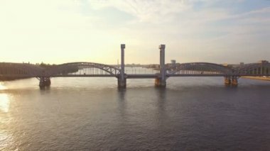 Neva Nehri üzerinde Finlandiya Demiryolu Köprüsü