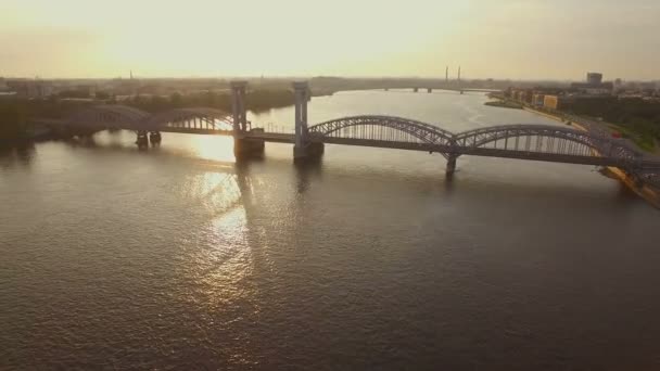 Finlandia Puente ferroviario sobre el río Neva — Vídeos de Stock