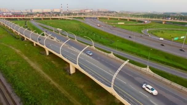 Letecký pohled na dálniční křižovatky — Stock video