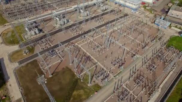 Vista aerea della sottostazione di energia elettrica in città — Video Stock